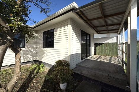 Photo of property in 6 Durham Street, Te Atatu Peninsula, Auckland, 0610