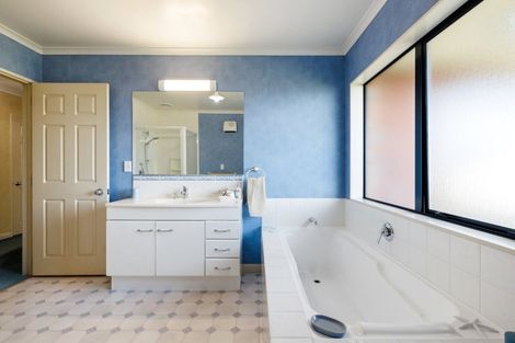 Photo of property in 19 Castleton Way, Flagstaff, Hamilton, 3210