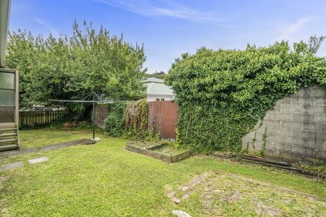 Photo of property in 1a Sunny Grove, Wainuiomata, Lower Hutt, 5014