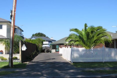 Photo of property in 1/2 Law Street, Torbay, Auckland, 0630