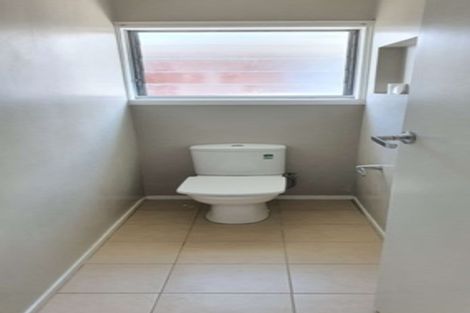 Photo of property in 98 Botany Road, Botany Downs, Auckland, 2010