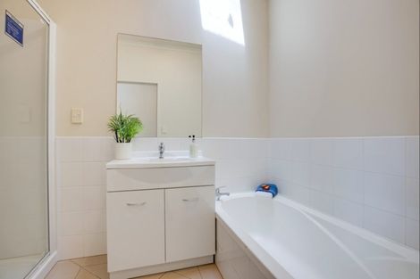 Photo of property in 9 Verdale Circle, Glen Eden, Auckland, 0602