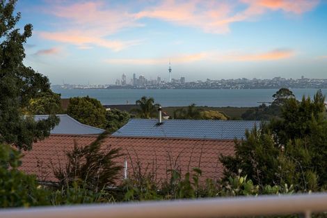 Photo of property in 8 Graceview Way, West Harbour, Auckland, 0618