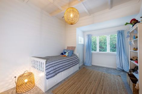 Photo of property in 33 Outlook Road, Greenhithe, Auckland, 0632