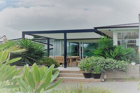 Photo of property in 27 Hona Street, Waikanae Beach, Waikanae, 5036