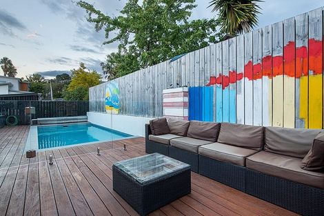 Photo of property in 18 Beulah Avenue, Rothesay Bay, Auckland, 0630