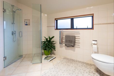 Photo of property in 33 Ruapehu Drive, Fitzherbert, Palmerston North, 4410