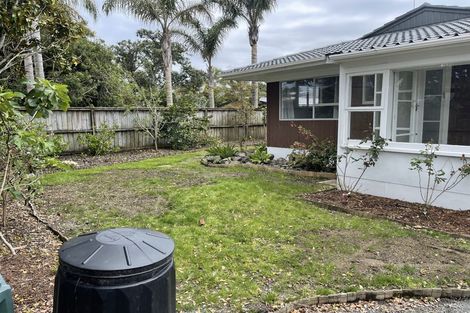 Photo of property in 24 Walton Street, Red Beach, 0932