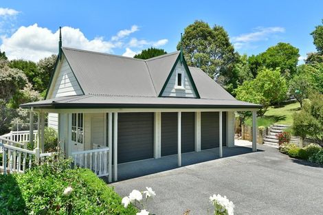 Photo of property in 33 Te Araroa Drive, Paremoremo, Auckland, 0632