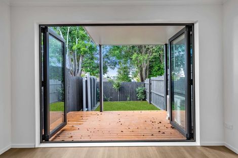 Photo of property in 5/32 Brandon Road, Glen Eden, Auckland, 0602