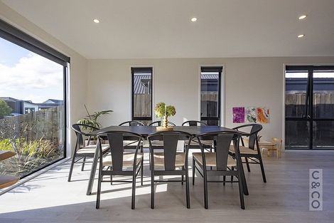 Photo of property in 37 Lumbarda Drive, Kumeu, 0810