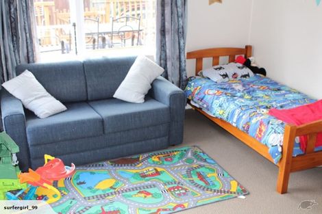 Photo of property in 21 Mexted Terrace, Tawa, Wellington, 5028