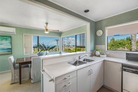 Photo of property in 2/33 Parr Terrace, Castor Bay, Auckland, 0620