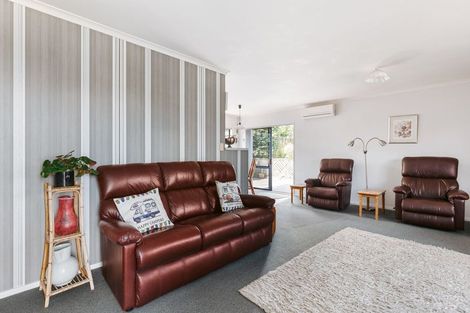 Photo of property in 16 Margaret Drive, Omokoroa, 3114