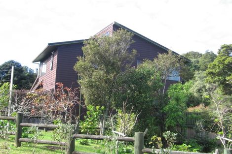 Photo of property in 2a Kauri Point Road, Laingholm, Auckland, 0604