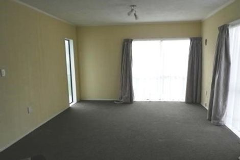 Photo of property in 25 Fernhaven Grove, Newlands, Wellington, 6037