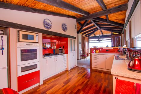 Photo of property in 60 Pacific Parade, Army Bay, Whangaparaoa, 0930