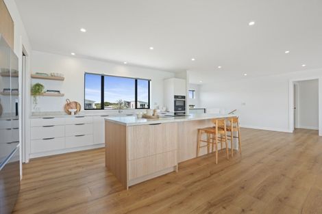 Photo of property in 21 Fred Carr Place, One Tree Point, 0118