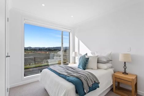 Photo of property in 10 Viridian Avenue, Rosehill, Papakura, 2113