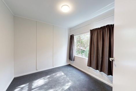 Photo of property in 21 Akaroa Drive, Maupuia, Wellington, 6022