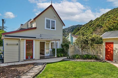 Photo of property in 13 Miro Street, Eastbourne, Lower Hutt, 5013