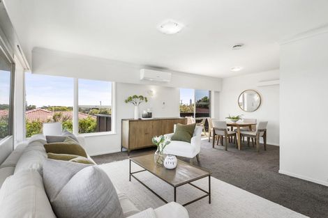 Photo of property in 2/12 Westwell Road, Belmont, Auckland, 0622