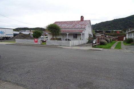 Photo of property in 10 Market Street, Picton, 7220
