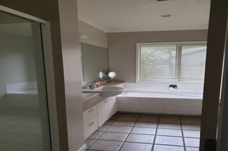 Photo of property in 4 Kristin Lane, Albany, Auckland, 0632