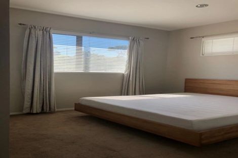 Photo of property in 16 Mural Place, Greenhithe, Auckland, 0632