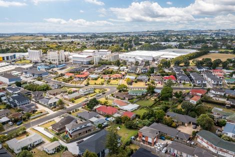 Photo of property in 2 Lansdown Avenue, Papatoetoe, Auckland, 2025