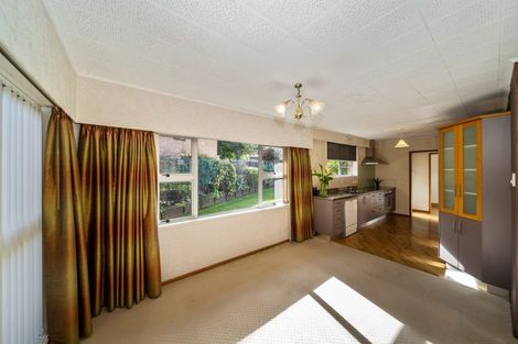 Photo of property in 8 Spencer Place, Merrilands, New Plymouth, 4312