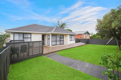 Photo of property in 6 Cobham Crescent, Kelston, Auckland, 0602