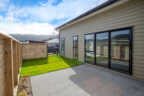 Photo of property in 27 Te Ara O Roimata, Wainuiomata, Lower Hutt, 5014