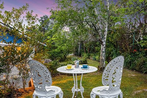 Photo of property in 2/220 East Coast Road, Forrest Hill, Auckland, 0620