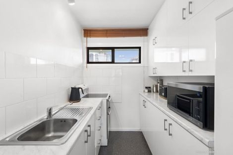 Photo of property in 9/4 Claremont Grove, Mount Victoria, Wellington, 6011