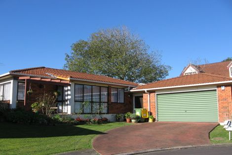 Photo of property in 22 Bosnyak Drive, Te Atatu South, Auckland, 0610