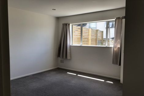 Photo of property in 32 Namsan Close, Fairview Heights, Auckland, 0632