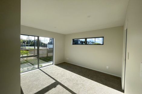 Photo of property in 30 Benchmark Drive, Massey, Auckland, 0614