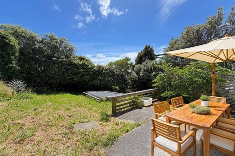 Photo of property in 6 Link Road, Newlands, Wellington, 6037