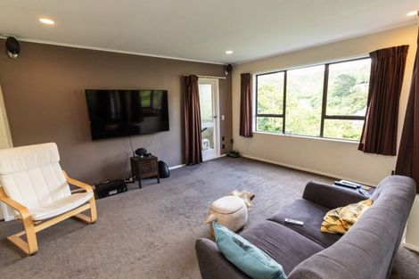 Photo of property in 6 Debra Way, Karori, Wellington, 6012