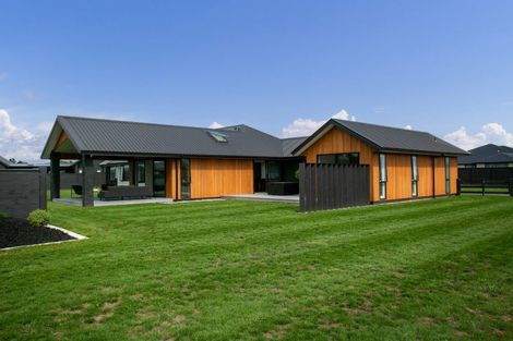 Photo of property in 83 Sunline Drive, Leamington, Cambridge, 3432