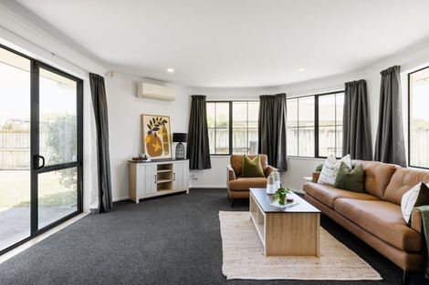 Photo of property in 15 Farnham Close, Rototuna North, Hamilton, 3210