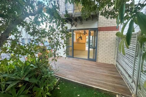 Photo of property in Tuscany Way, 22/3 Ambrico Place, New Lynn, Auckland, 0600