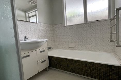 Photo of property in 295 Glenfield Road, Glenfield, Auckland, 0629