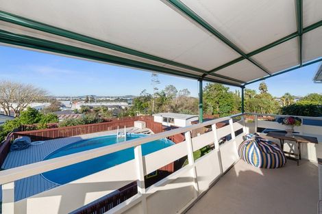 Photo of property in 6 Fowey Avenue, Te Atatu South, Auckland, 0610