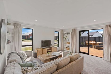 Photo of property in 16 Luxembourg Crescent, Halswell, Christchurch, 8025