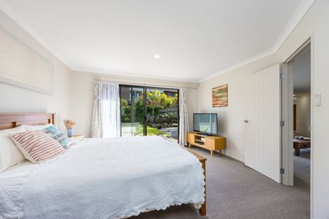 Photo of property in 6 Lough Derg Place, Pinehill, Auckland, 0632