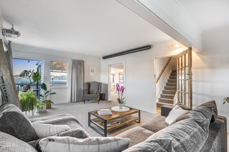 Photo of property in 5 Stanley Point Road, Stanley Point, Auckland, 0624