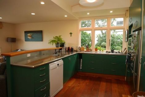 Photo of property in 152 Kelburn Parade, Kelburn, Wellington, 6012