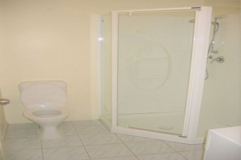 Photo of property in 9d Edgecombe Street, Newlands, Wellington, 6037